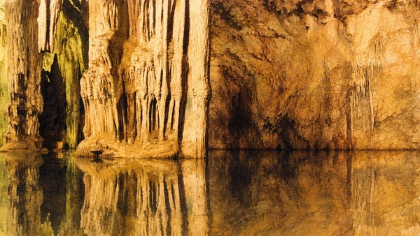 Watercolour: Grotta di Nettuno, limestone formations reflected in the saline lake