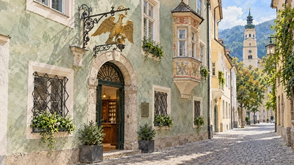 Bressanone / Brixen — A documented guide 7 Watercolour: The historic pharmacy museum’s street frontage.
